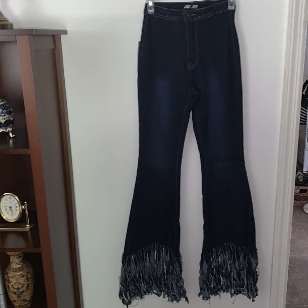 Frayed flare leg jeans. Size small. Stretch. NWT. Purchased from Flamingo.